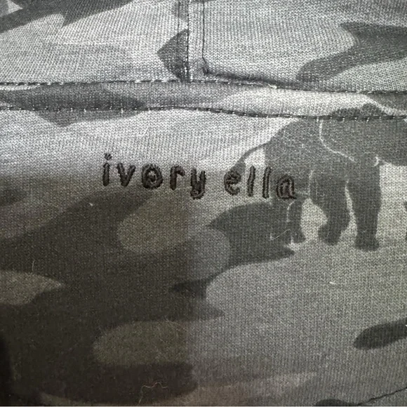 Ivory Ella Gray Elephant Camo Hoodie Size Extra Large - Picture 4 of 8